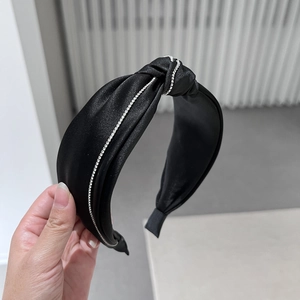 Koreanischer Stil Schwarz Satin Geknotetes Haarband Für Damen Mit Glitzerndem Strass Einfach Vielseitig Mode Haarschmuck