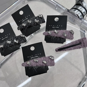 Barrettes élégantes en peluche avec nœuds en cristal en gris et lavande sur carte