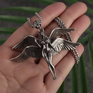 Collana con Pendente Angelo a 4 Ali in Lega Vintage Ciondolo Dea Gotica Catena Lunga in Metallo Colore Argento Antico Retro