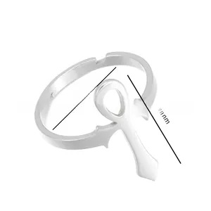 Détails de la bague croix Ankh en argent avec diamètre 19 mm et hauteur de 23 mm