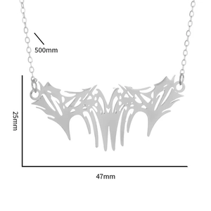 Détail du pendentif gothique en acier inoxydable avec ailes et mesures de chaîne de 500mm