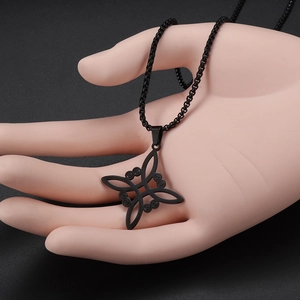 Collar minimalista de nudo de bruja negro en acero inoxidable con cadena de bolas