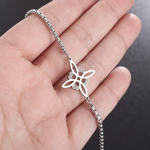 Poliertes Edelstahl-Armband mit Box-Kette und geometrischem hohlem Hexenknoten-Anhänger