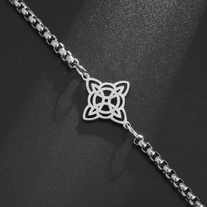 Minimalistisches Edelstahlarmband mit keltischem Hexenknoten und venezianischer Kette