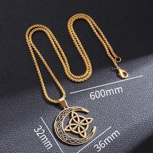 Goldener Keltenknoten-Anhänger auf Leder mit Maßen der 600mm Halskette im Detail