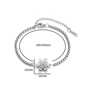 Detailansicht der 180+60mm Länge und der Maße des sechseckigen Anhängers des Armbands