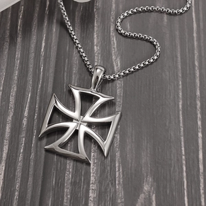 Fashion Commute Unisex Zinc Alloy Hollow Out Iron Cross Pendant Necklace Silver Electroplated Punk Gothic Jewelry For Party