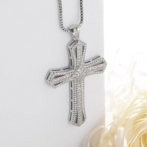 European Style Zinc Alloy Full Rhinestone Cross Pendant Necklace For Unisex Light Luxury Fashion Box Chain Jewelry Gift