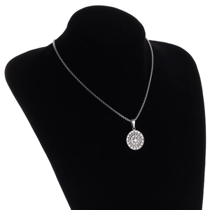 Retro stainless steel compass pendant necklace featuring an eight-pointed star and round chain