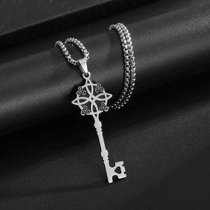 Collier clé nœud de sorcière en acier inoxydable avec motif cœur sur chaîne box