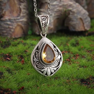 Vintage Alloy Teardrop Pendant Necklace With Yellow Rhinestone Floral Engraving Bohemian Fashion Jewelry For Women