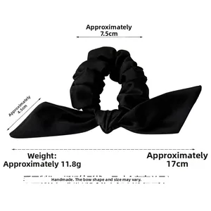 Dimensions détaillées du chouchou nœud en satin noir avec largeur 17cm et poids 11,8g