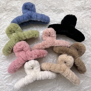 Grande Pince à Cheveux en Peluche pour Femmes Fausse Fourrure Pince à Cheveux Épais Accessoire Cheveux Antidérapant Élégant Minimaliste Hiver