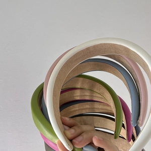 Detail showing the thick padded PU leather headband texture and anti-slip lining