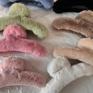 Pinces à cheveux en peluche de différentes couleurs pour les coiffures d'automne