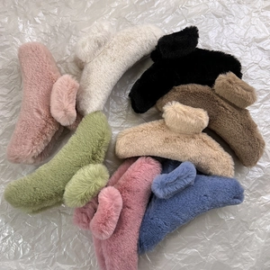Fashion Plush Faux Fur Hair Grab Clip Large Nonslip Hair Claw Soft Winter Autumn Hair Accessories For Women Thick Hair