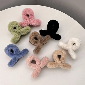 Pince à Cheveux en Peluche Style Coréen Doux Fausse Fourrure Grande Pince à Cheveux Automne Hiver Couleur Unie Accessoires Cheveux Femme