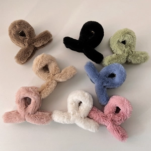 Lot de 8 pinces à cheveux en peluche colorée en fausse fourrure pour femmes