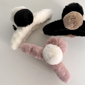 Trois pinces à cheveux en peluche ours en crème, noir et mauve pour coiffures d'hiver