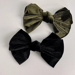 Barrettes à cheveux nœuds vintage en velours noir et vert olive avec texture premium