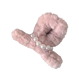 Elegante pinza per capelli in peluche rosa con perle bianche per acconciature invernali