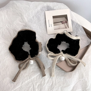 Set di due elastici per capelli in velluto stile francese con fiocco di perle e maglia