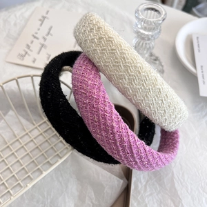 Three-piece set of elegant pink tweed sponge headbands with retro minimalist design style