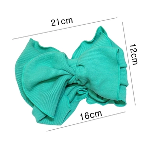 Detailed dimensions of the green oversized bow headband in ribbed knitted fabric