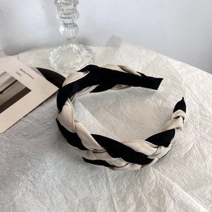 Handmade chunky braided headband in black and beige, minimalist retro style hair accessory