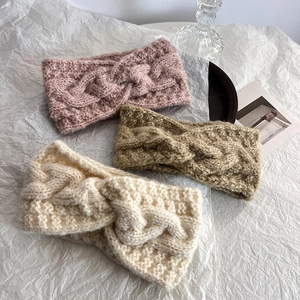 Fasce per capelli invernali in maglia mohair rosa, verde e beige con nodo a torsione