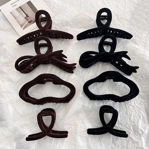 Vintage Flocked Hair Claw Clips For Women Elegant Velvet Matte Shark Clip Solid Color Geometric Large Hair Accessories