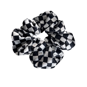 Elastico per capelli in velluto a scacchi bianco e nero per acconciature da donna