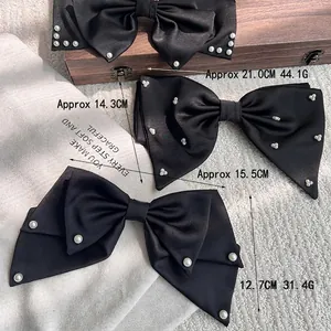 Elegantes Set aus schwarzen Satin-Haarschleifen mit Perlen in verschiedenen Größen