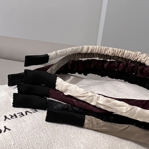 Ensemble de serre-têtes élégants en tissu froncé avec perles en crème, kaki, bordeaux et noir