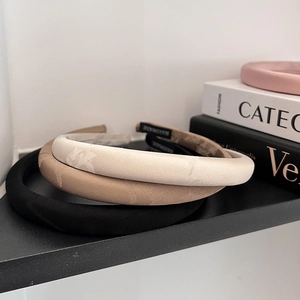 Padded sponge headbands in black, khaki, and beige with stylish jacquard texture