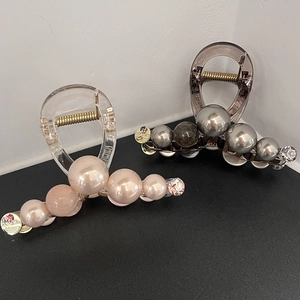 Elegant acrylic hair claw clip with gradient faux pearls and sparkling rhinestones