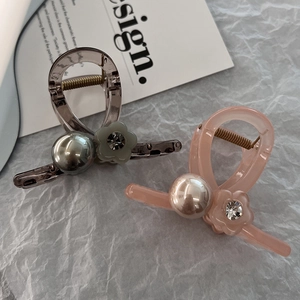 Elegantes pinzas para el cabello con flores y perlas en gris y rosa para moños chic