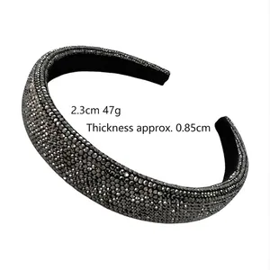 Serre-tête épais gris anthracite orné de strass brillants pour une coiffure élégante
