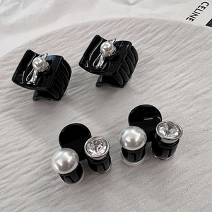 Barrettes à cheveux noires élégantes avec perles et cristaux pour une coiffure d'été chic