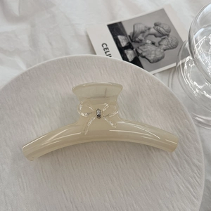 Pince à cheveux papillon crème élégante pour femmes accessoire de coiffure chic été