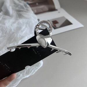 Pince à Cheveux Coeur en Alliage d'Argent Minimaliste Style Métal Liquide Pince Shark pour Femmes Filles Accessoires