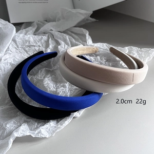 Detailed view of 2.0cm fabric sponge headbands in navy, black and beige colors