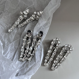 Détails de pinces à cheveux fait main en argent ornées de cristaux et strass brillants