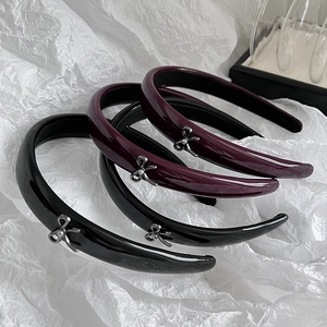 Elegant Patent Leather Look Glossy Headband With Silver Metal Bow For Women Minimalist Fashion Hair Accessories Head Hoop