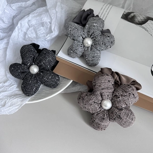 Elegant Tweed Flower Scrunchie With Faux Artificial Pearl For Women Vintage French Style Fabric Hair Ring Autumn Winter Hair Accessories
