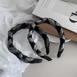 Retro braided sponge headband in black and silver silk fabric for high-volume hair look