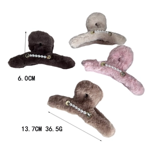 Pince à cheveux en fausse fourrure de lapin avec perles et strass en quatre coloris
