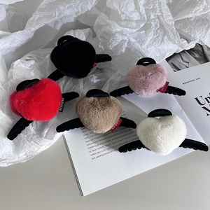 Pinces à Cheveux Coeur en Peluche pour Femmes Grande Pince Requin en Fausse Fourrure Couleur Dopamine Douce Accessoires de Cheveux