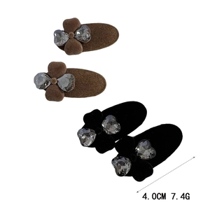 Barrette élégante en cristal K9 en forme de cœur avec texture veloutée café et noire