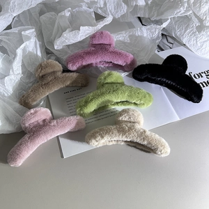 Pinza per Capelli in Peluche Grande Invernale Stile Coreano Soffice Caldo Fermaglio a Squalo Accessori per Capelli Donna